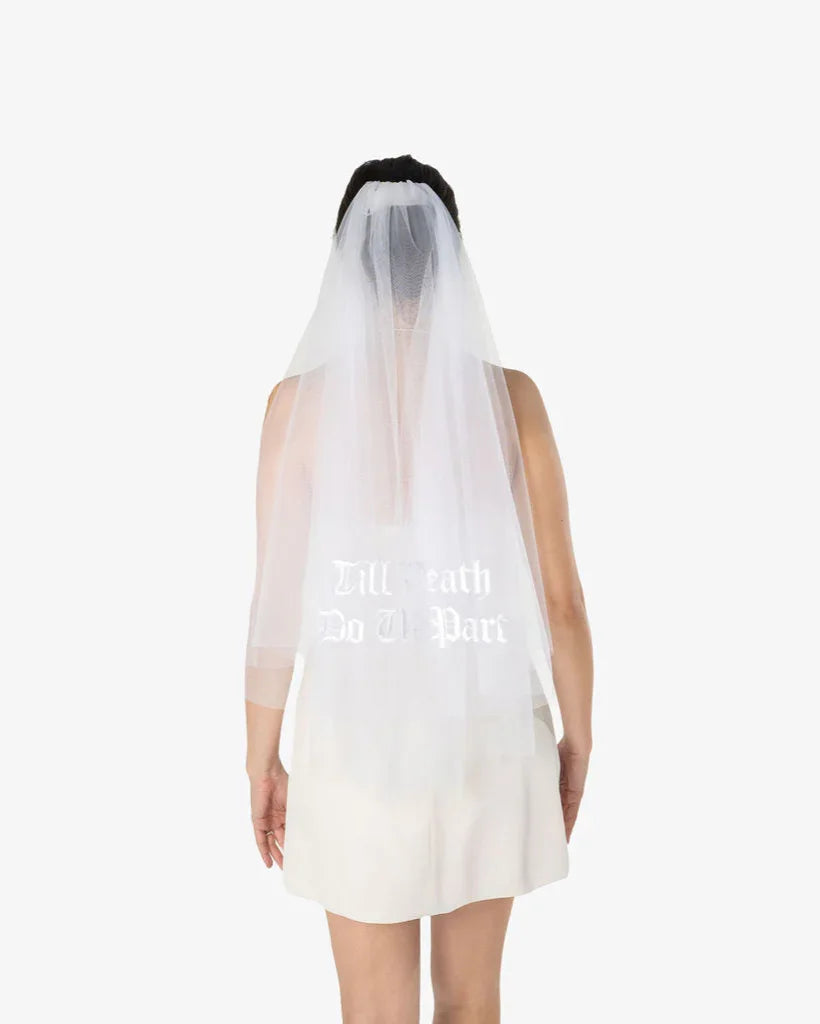 Gigi Olive's geborduurde midi-sluier